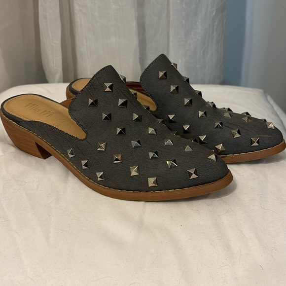 Mi.iM Women's Gray Silver Studded Leather Slide on Mule Size 8 - Picture 1 of 9